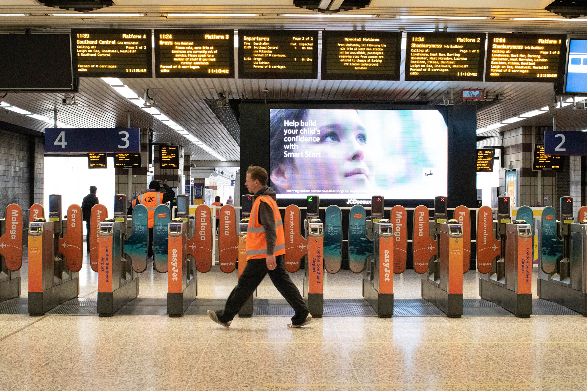 London Southend Airport, gateway advert