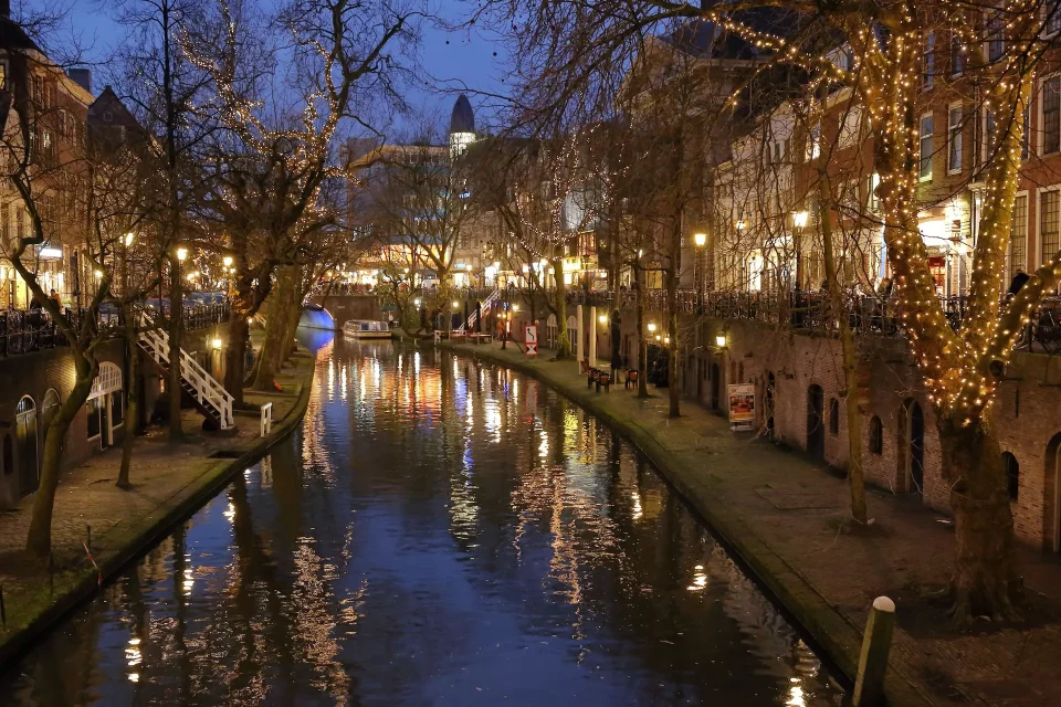 The canals of Utrecht at night