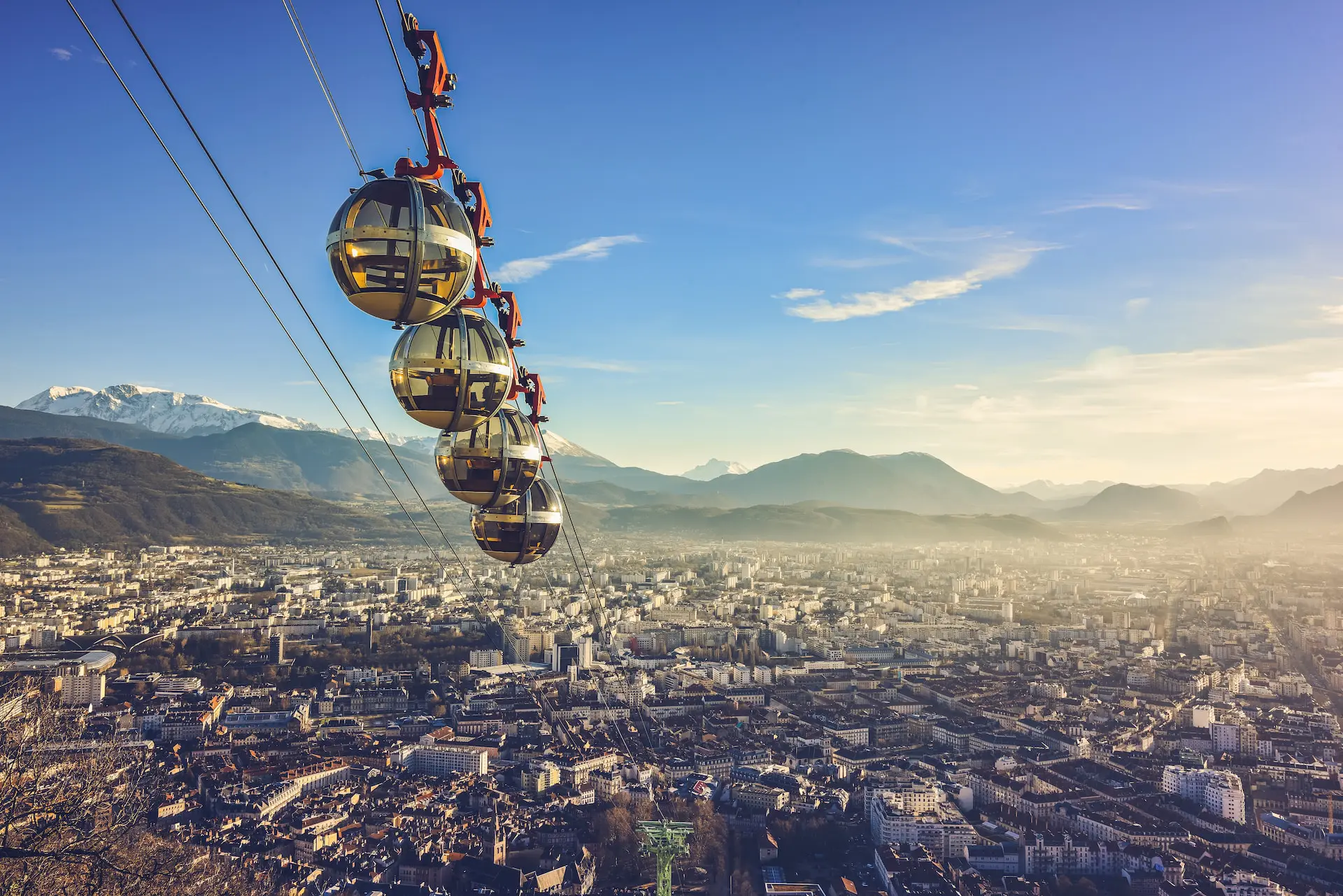 Bubble ski lifts in Grenoble