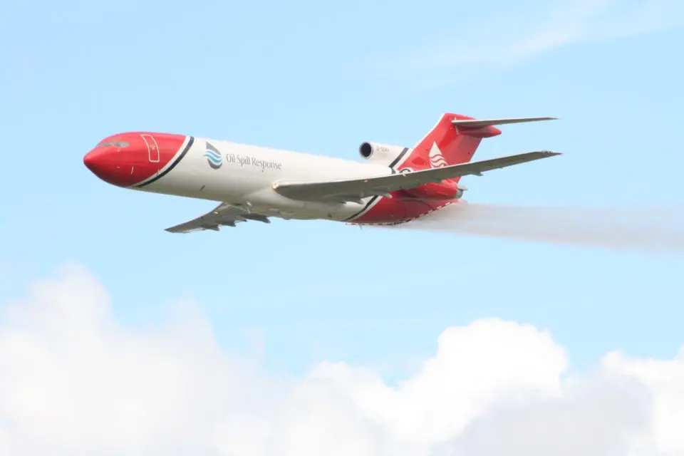 Oil spill response Boeing 727