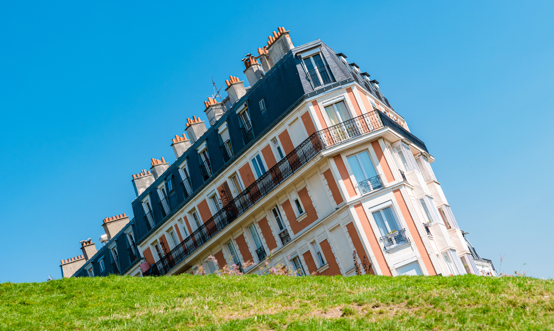 The Sinking House, Paris